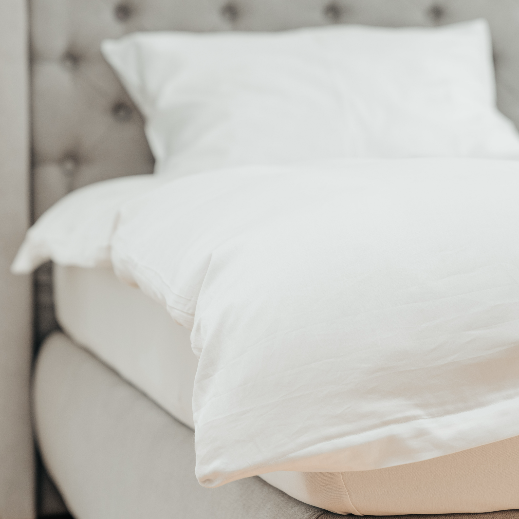 Lela Sleep SET - LELA Bettdecke, Deckenbezug & Kissenbezug, grau/weiß