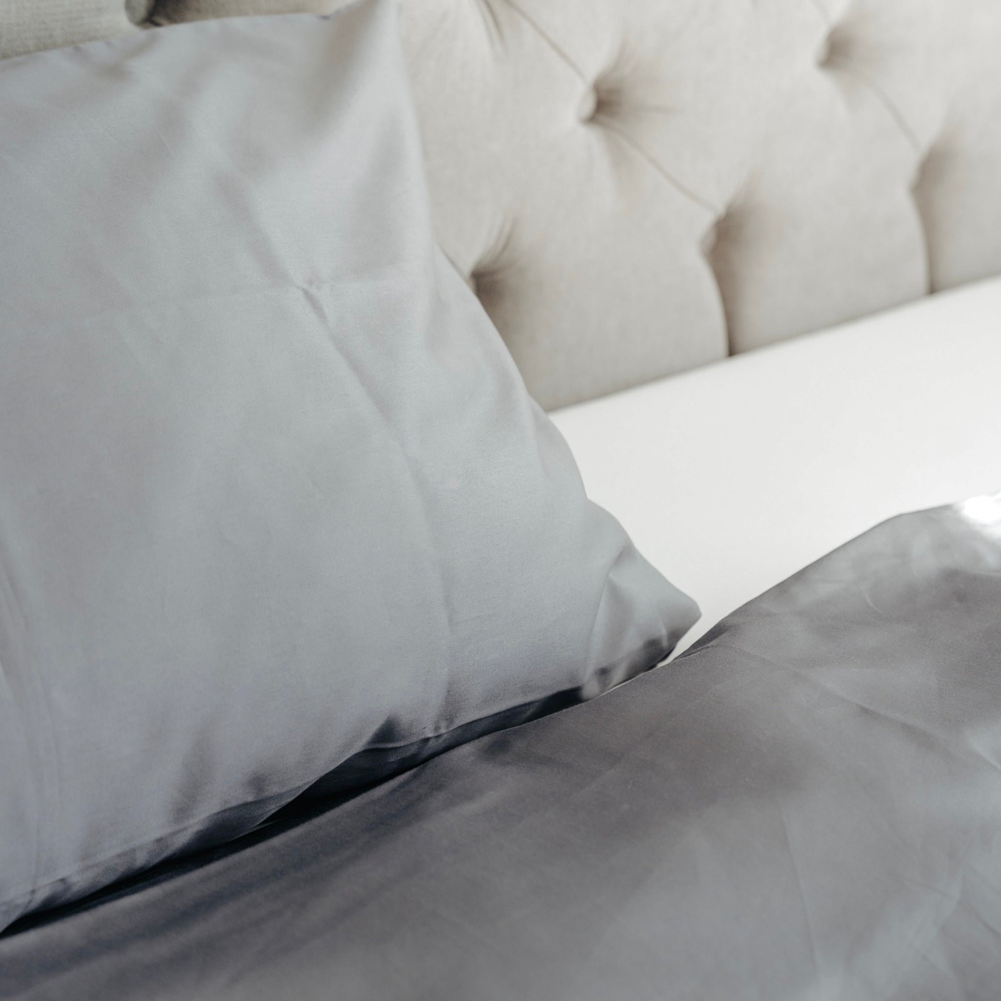 Lela Sleep SET - LELA Bettdecke, Deckenbezug & Kissenbezug, grau/weiß